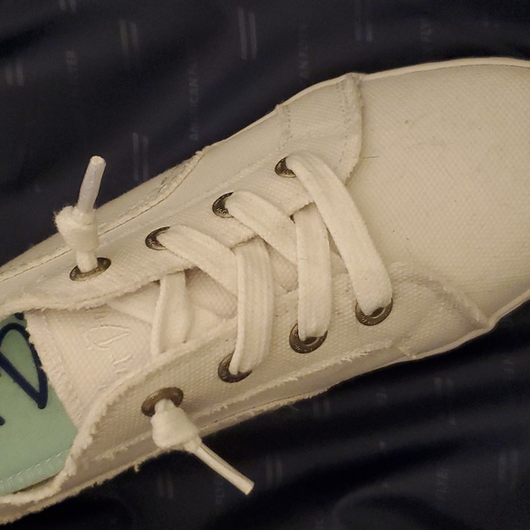 Blu Dor NEW Women's White Canvas Sneaker with Memory Foam Insole Size 9.5 - Picture 9 of 9